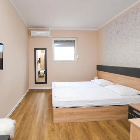 Appartement Danubiana 4 *